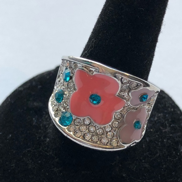 ➰Statement Flower Petal Ring - Picture 4 of 4